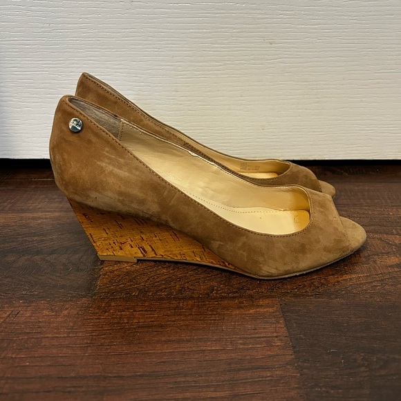 NEW Calvin Klein Shelley Peep Toe Suede Camel Tan Cork Comfort Wedge Shoe 7.5 M - Picture 2 of 10